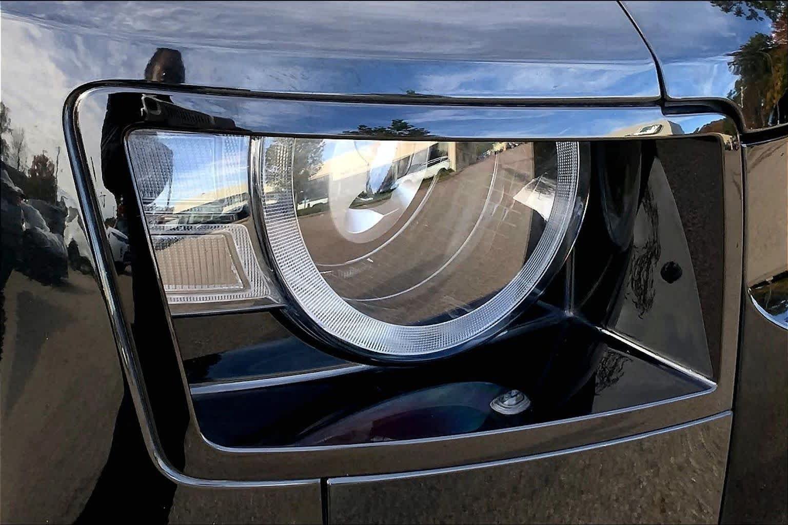 Used 2024 black Land Rover S image 25
