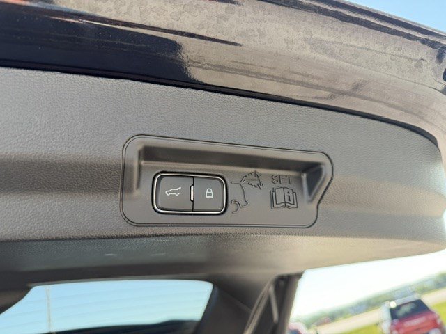Used 2025 Black Metallic Ford Platinum image 32