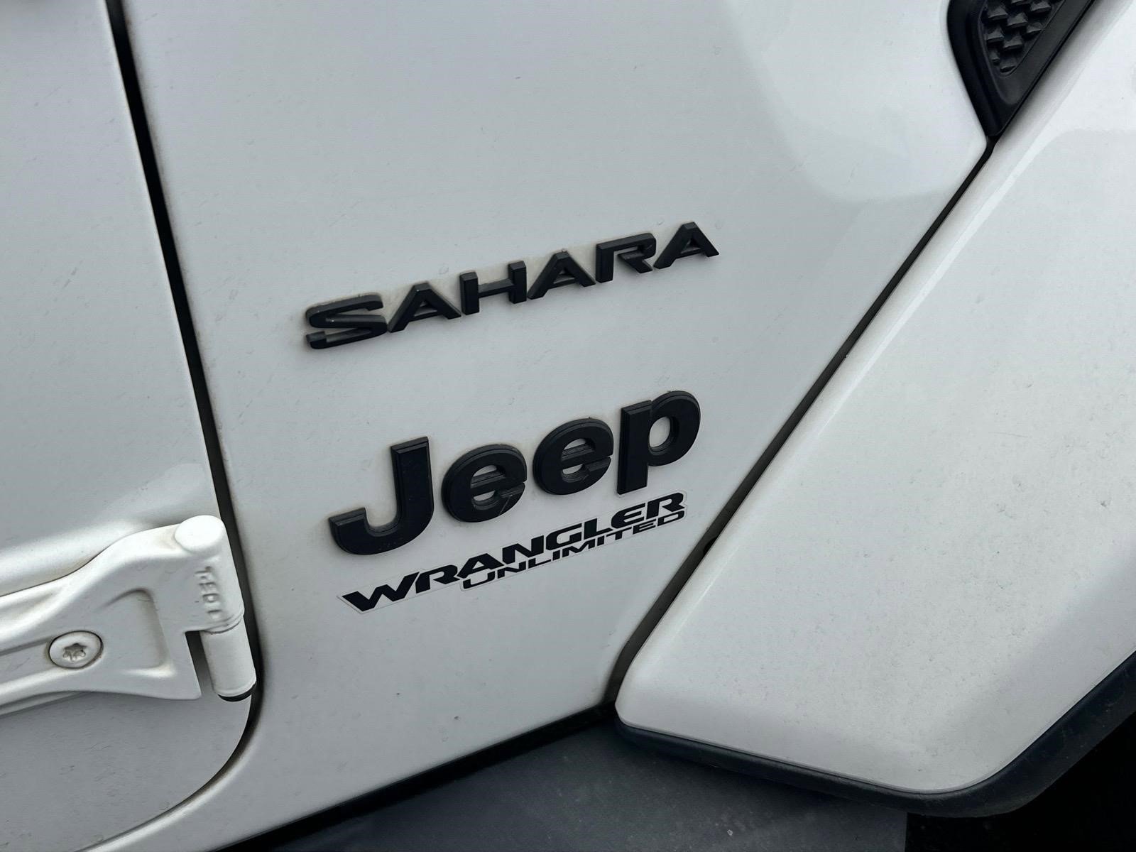 Used 2019 Bright White Clearcoat Jeep Sahara image 13