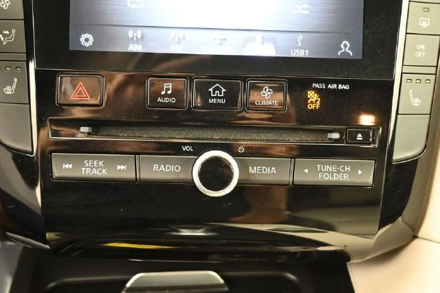 Used 2023 Gray INFINITI LUXE image 24