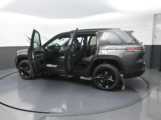 New 2026 Baltic Gray Metallic Clear-Coat Exterior Paint Jeep Limited image 34