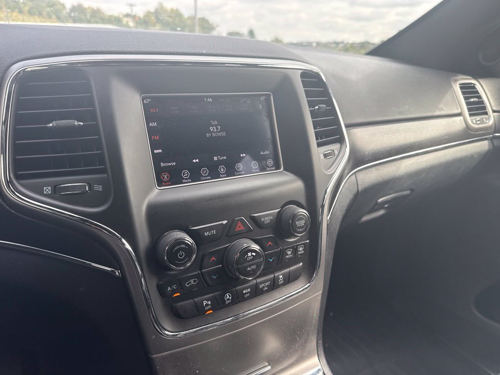 Used 2018 Diamond Black Jeep Limited image 12