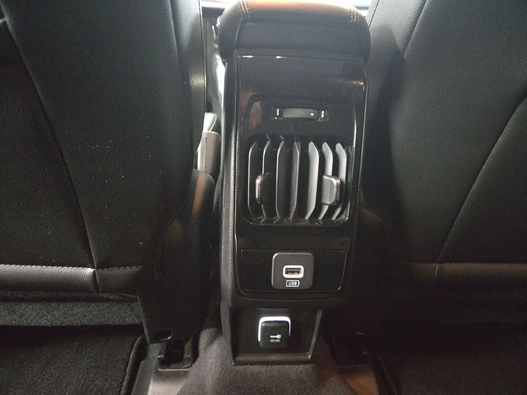 Certified Used 2022 White Jeep Latitude image 21