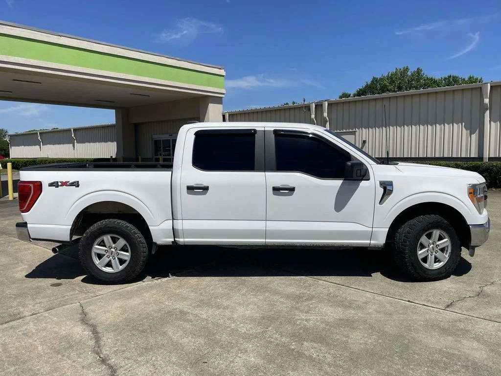 Certified Used 2022 Oxford White Ford XLT image 2