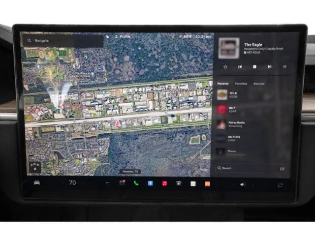Used 2025  Tesla Base image 14