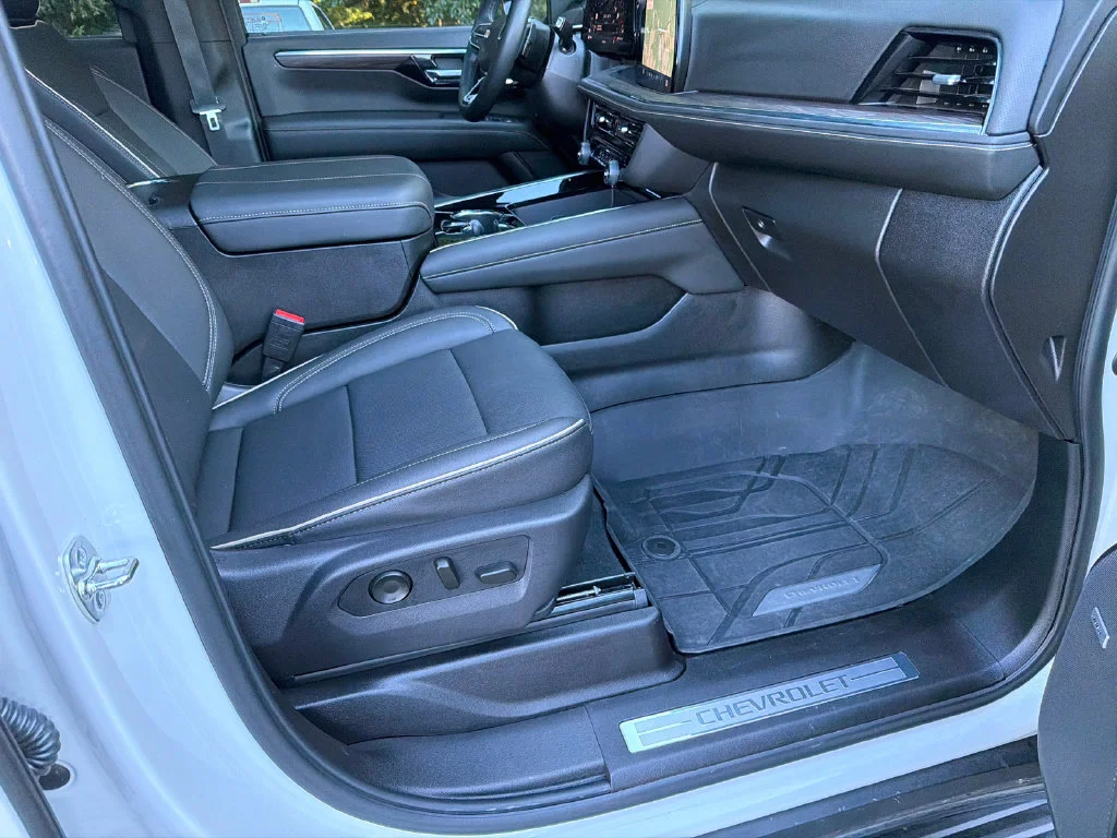 Used 2025 Beige Chevrolet Premier image 13
