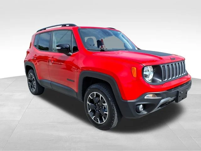 Used 2023 Red Jeep Latitude image 12