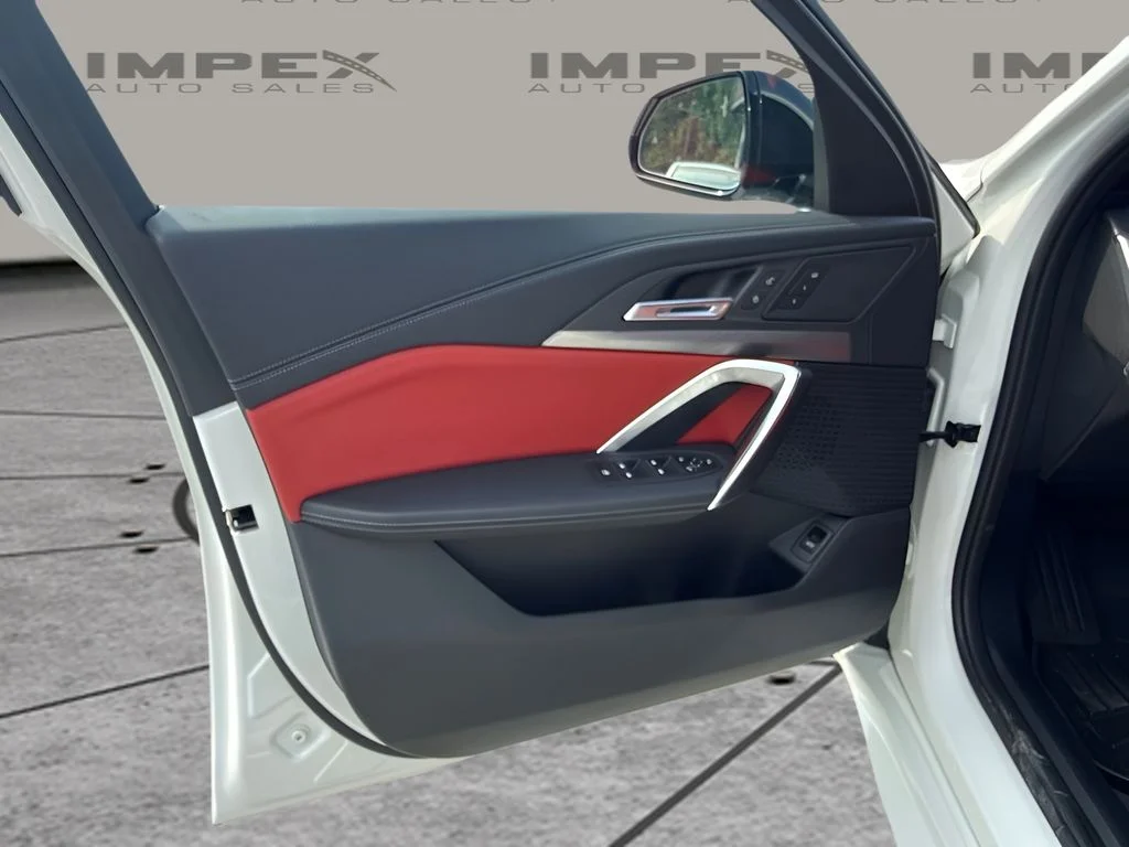 Used 2025 White BMW xDrive28i image 15