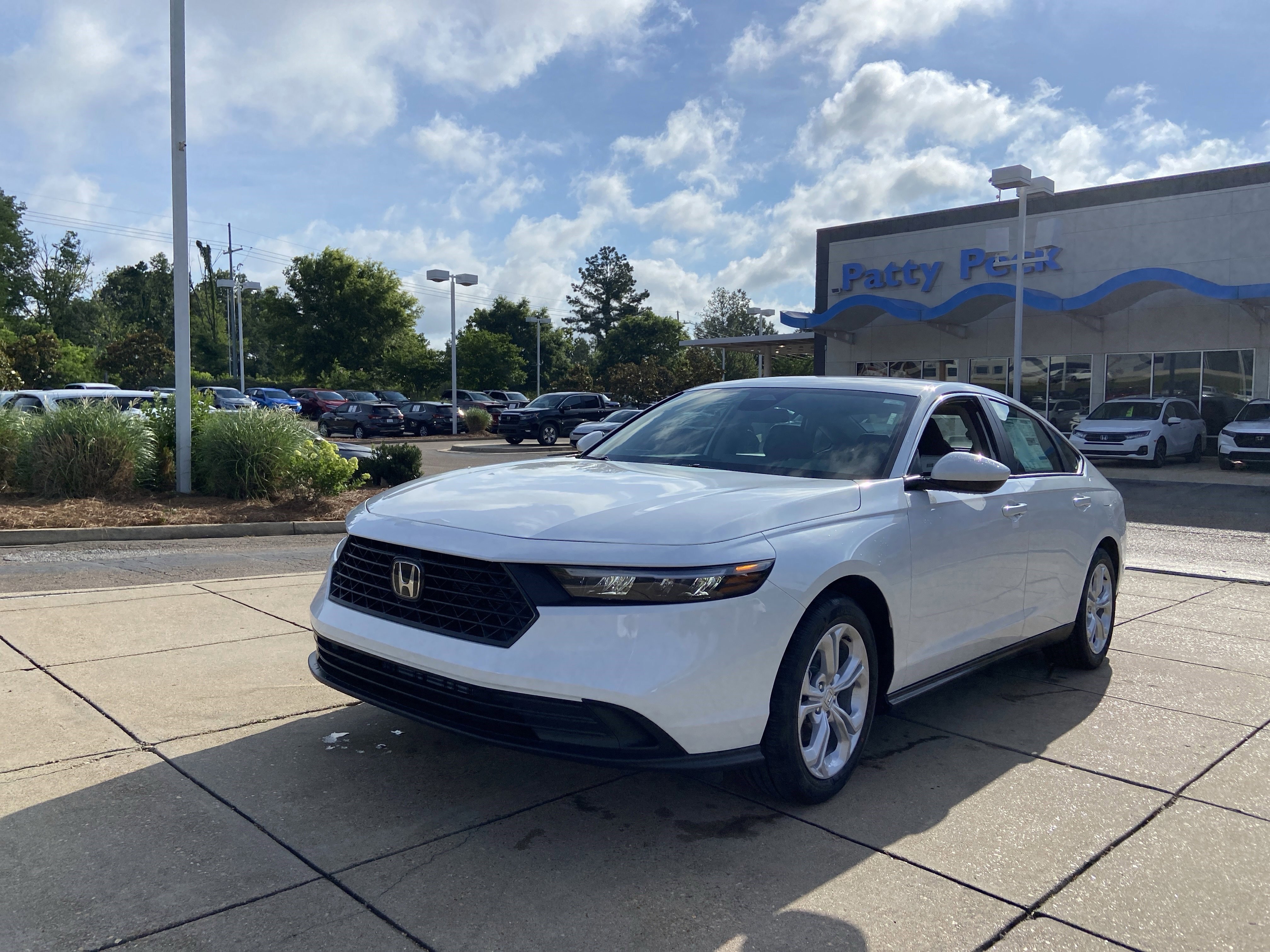 New 2026 Platinum White Pearl Honda LX image 4