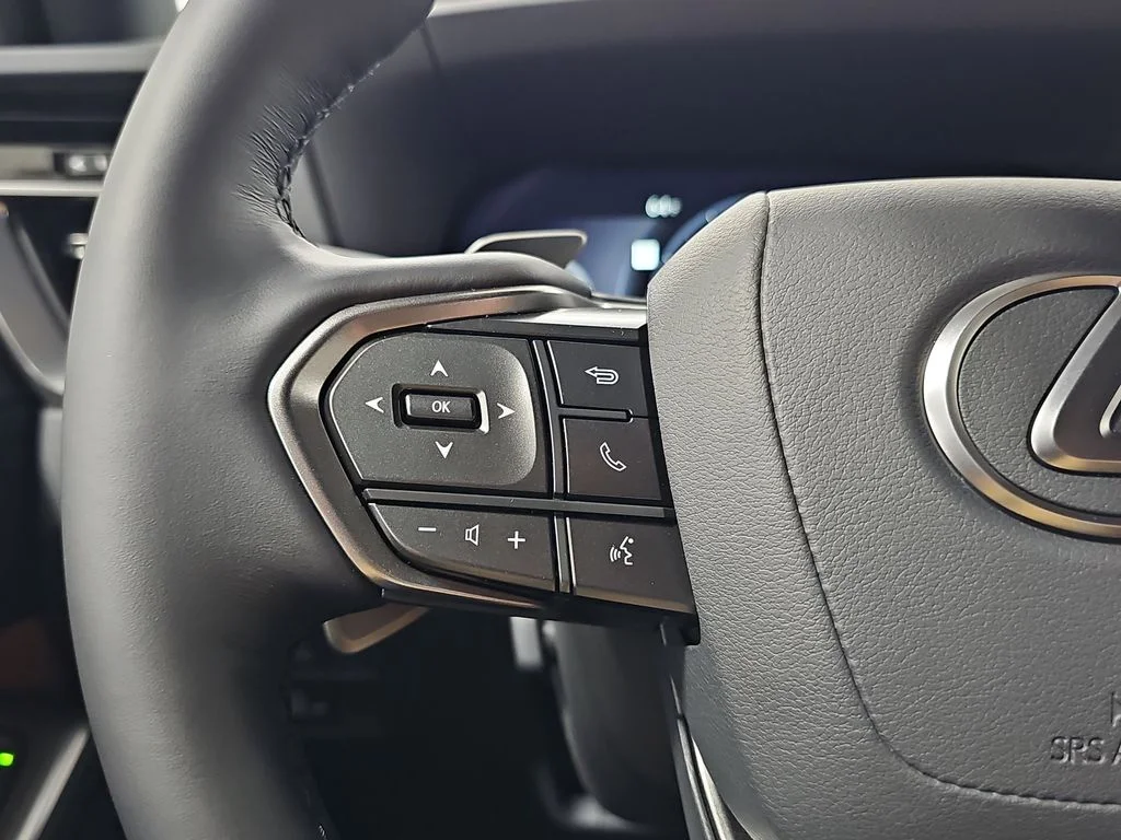 New 2026 Eminent White Pearl Lexus LUXURY PLUS image 15