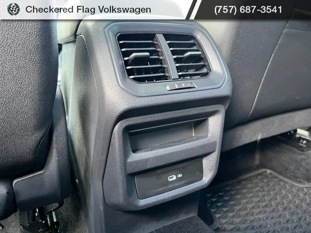 Used 2025 Platinum Gray Metallic Volkswagen 1.5T SE image 27