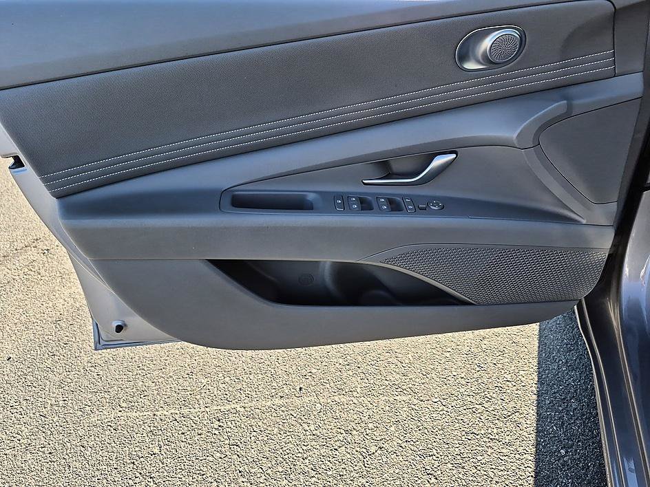 Used 2025 Fluid Metal Hyundai SEL Convenience image 12