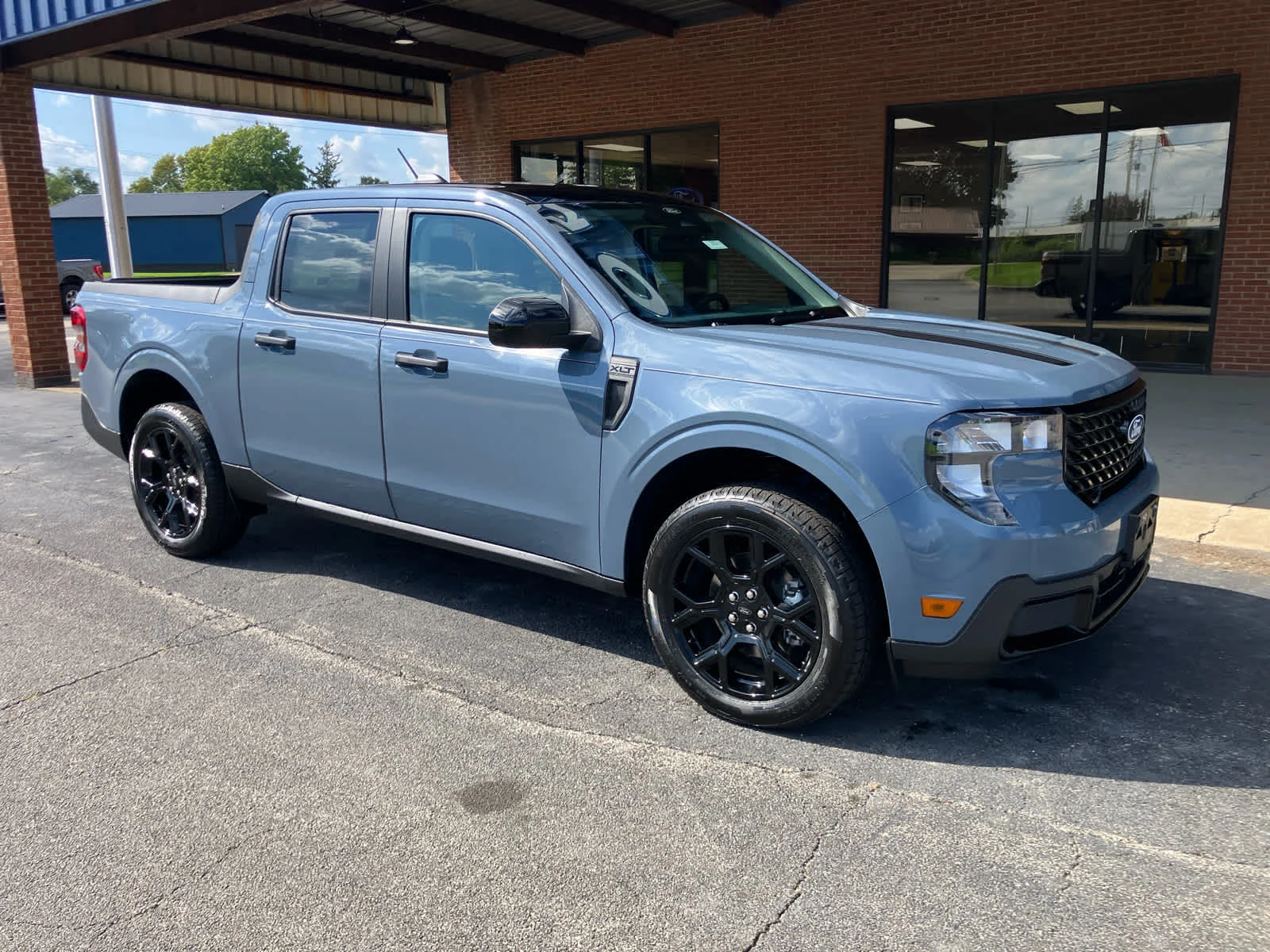 New 2026 Azure Gray Metallic Tri-Coat Ford XLT image 3