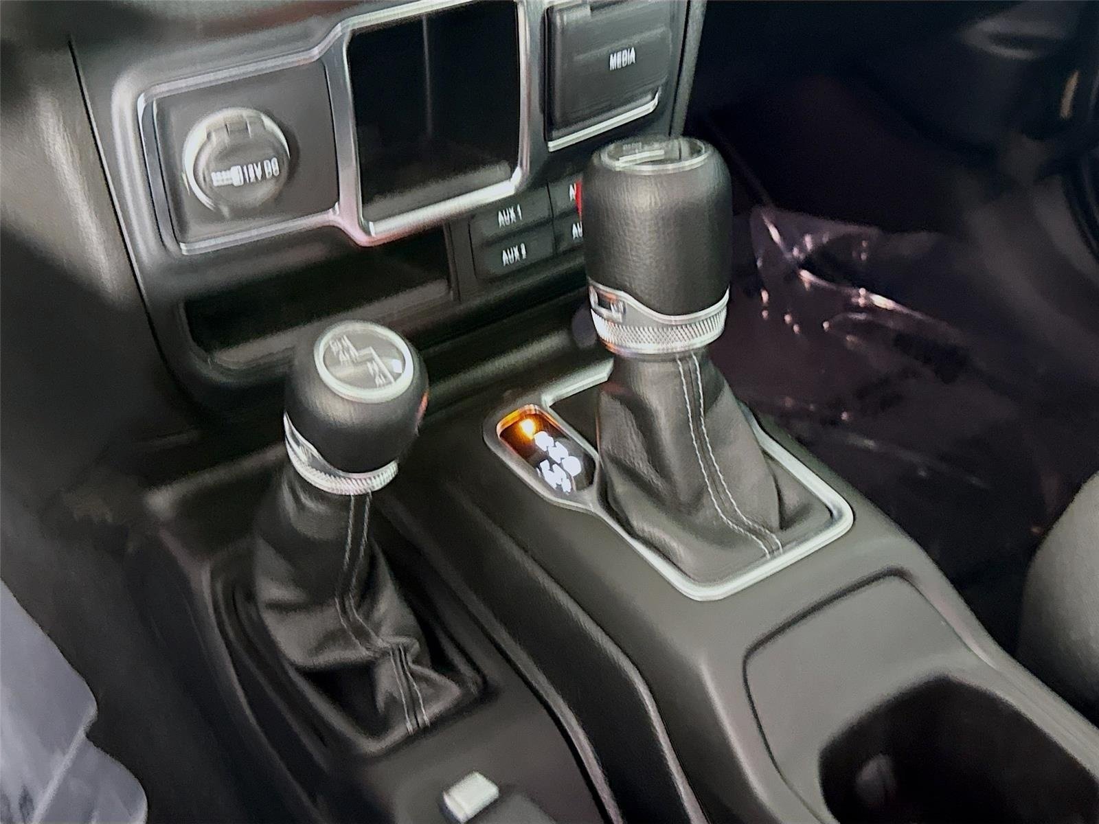 Used 2024 Granite Crystal Metallic Clearcoat Jeep Sport image 18