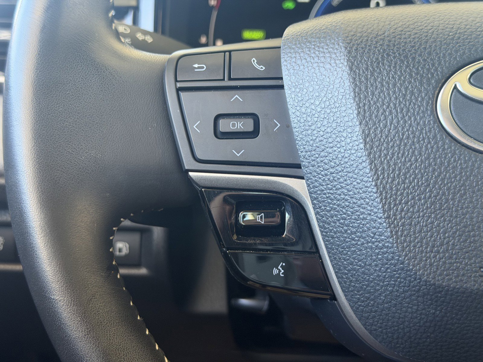 Used 2025 Underground Toyota SE image 15