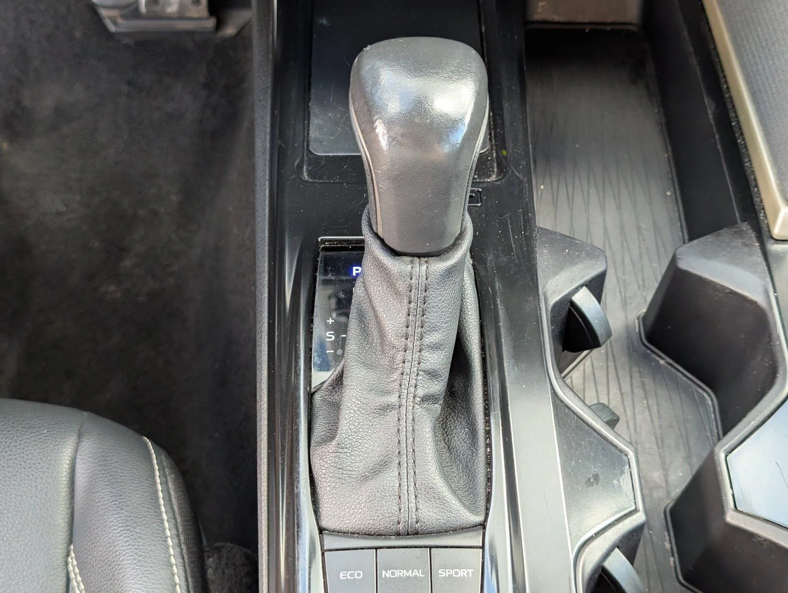 Used 2025 Ice Cap Toyota SE image 24