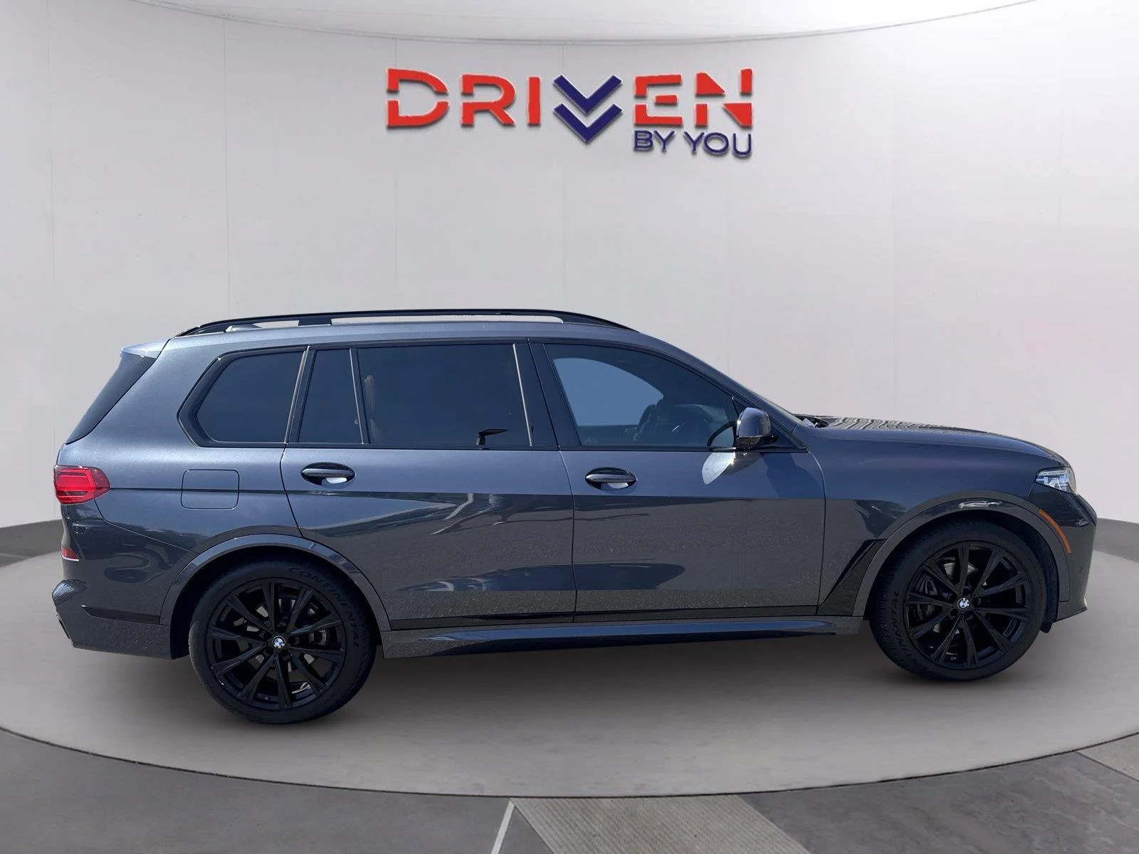 Used 2022 Arctic Grey Metallic BMW xDrive40i image 2