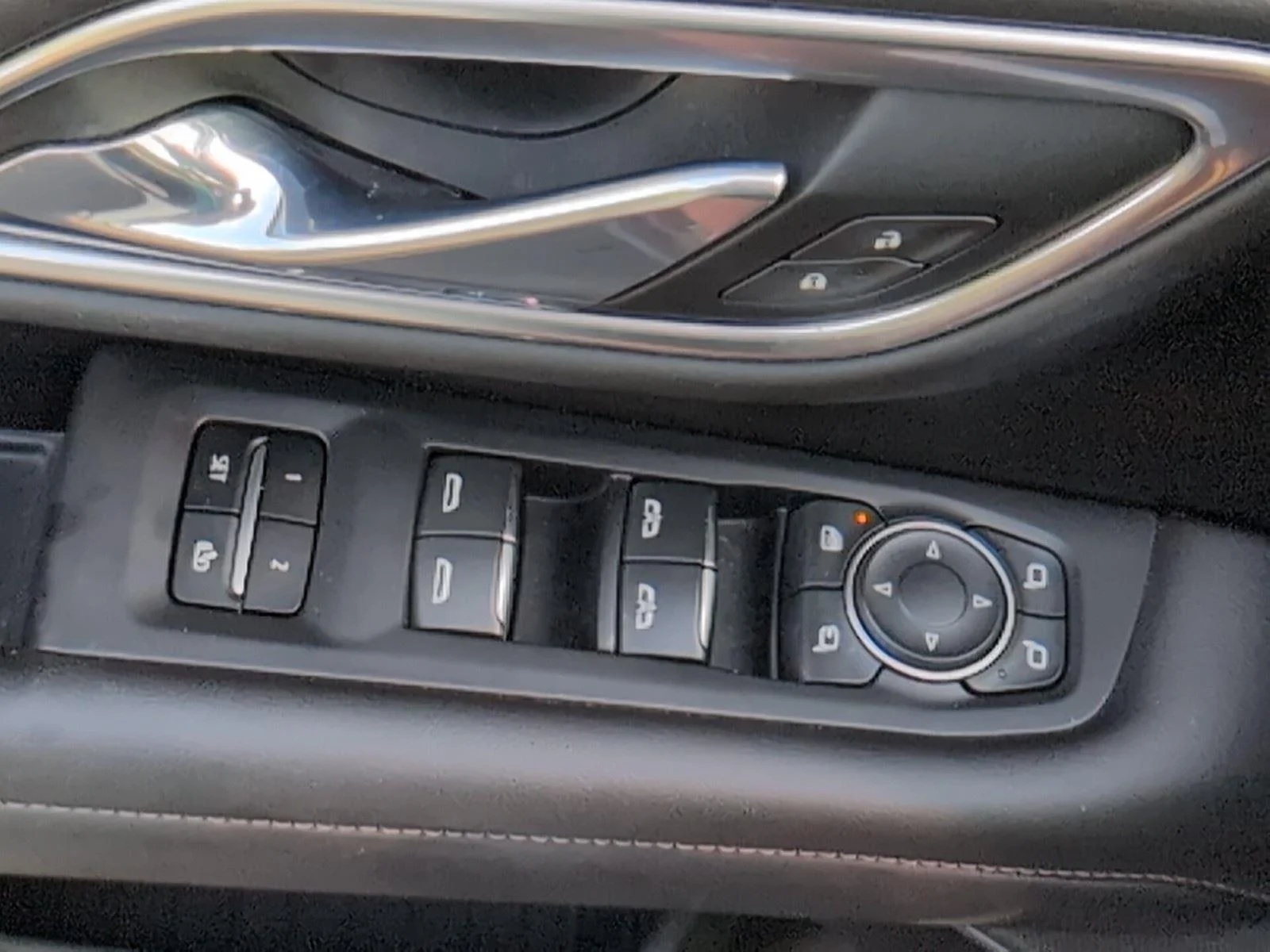 Used 2021 IRIDESCENT PEARL TRICOAT Chevrolet High Country image 19