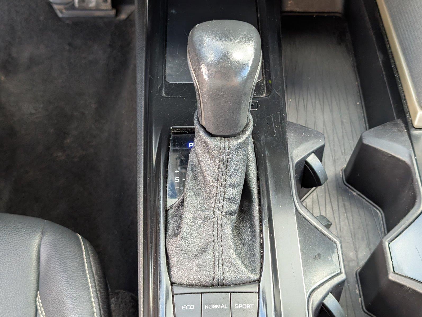 Used 2025 Ice Cap Toyota SE image 24