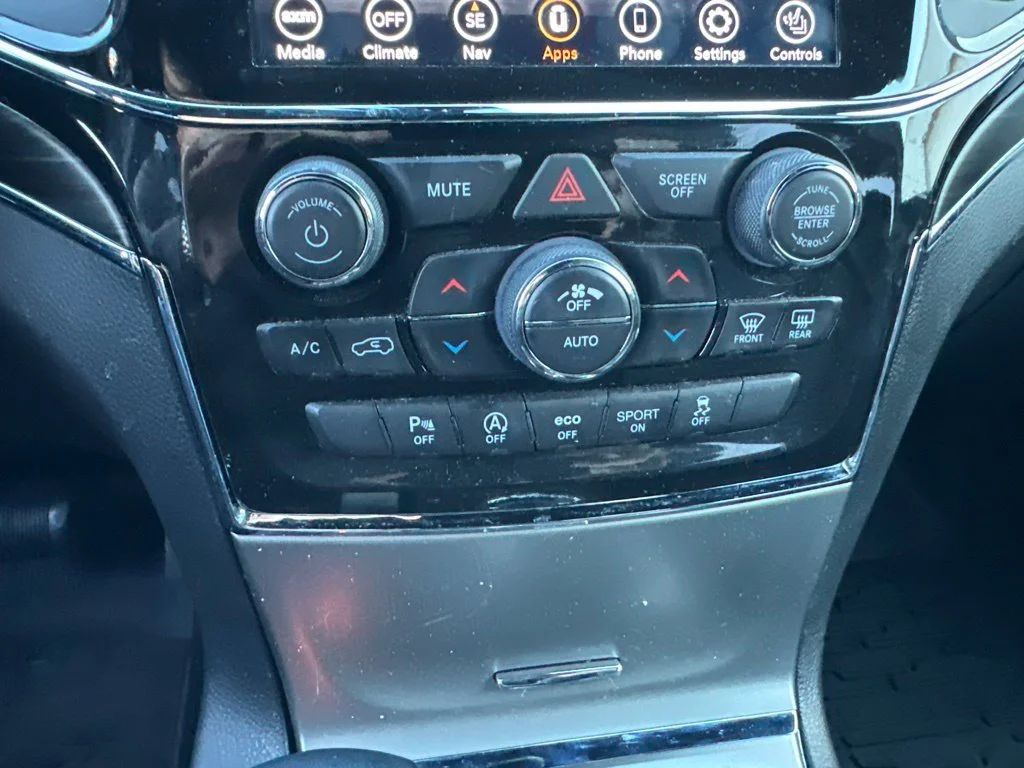 Used 2021 White Jeep Limited image 22