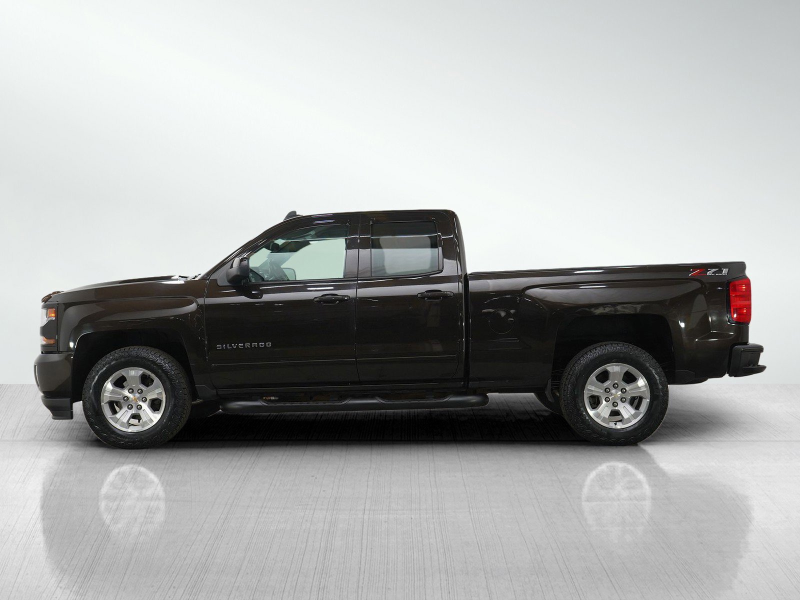 Used 2018 Chevrolet Silverado 1500 LT with VIN 2GCVKREC1J1107507 for sale in Hopkins, Minnesota