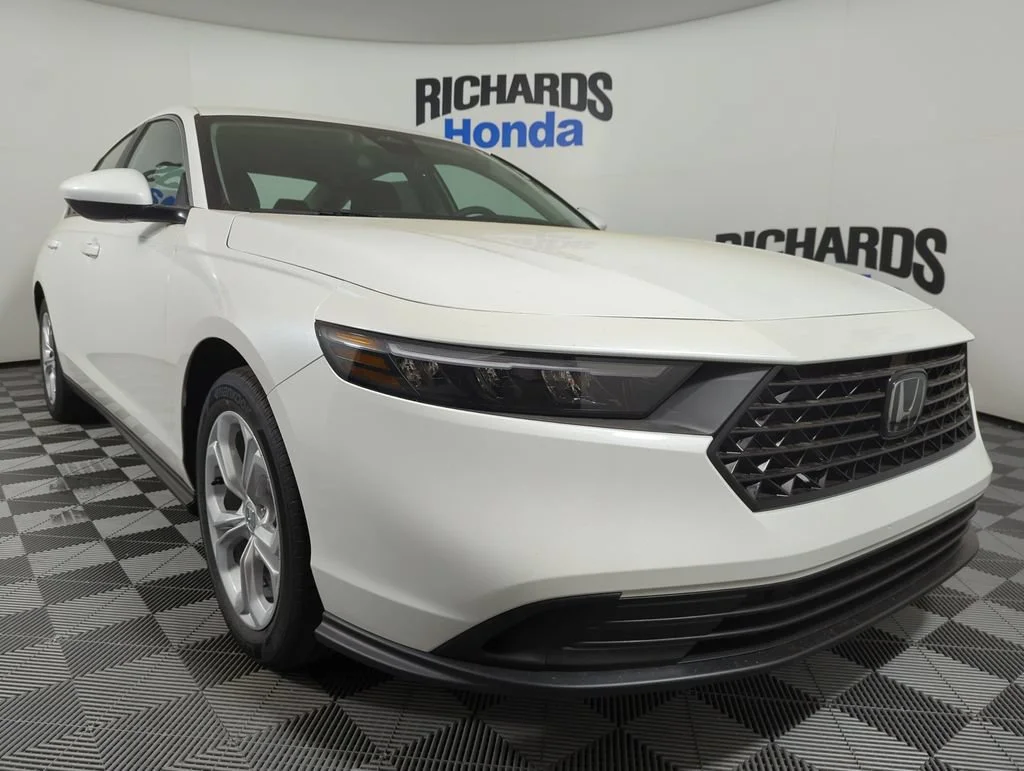 New 2026 Platinum White Pearl Honda LX image 7