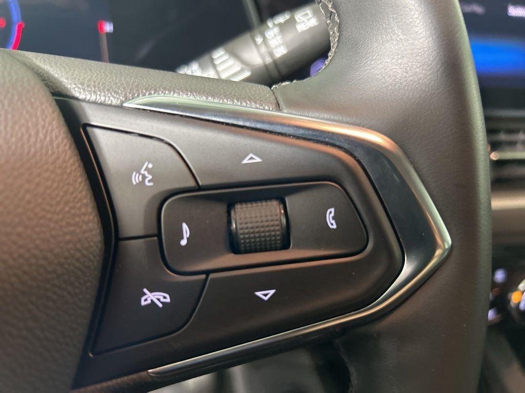 Used 2025 Summit White Chevrolet LT image 21