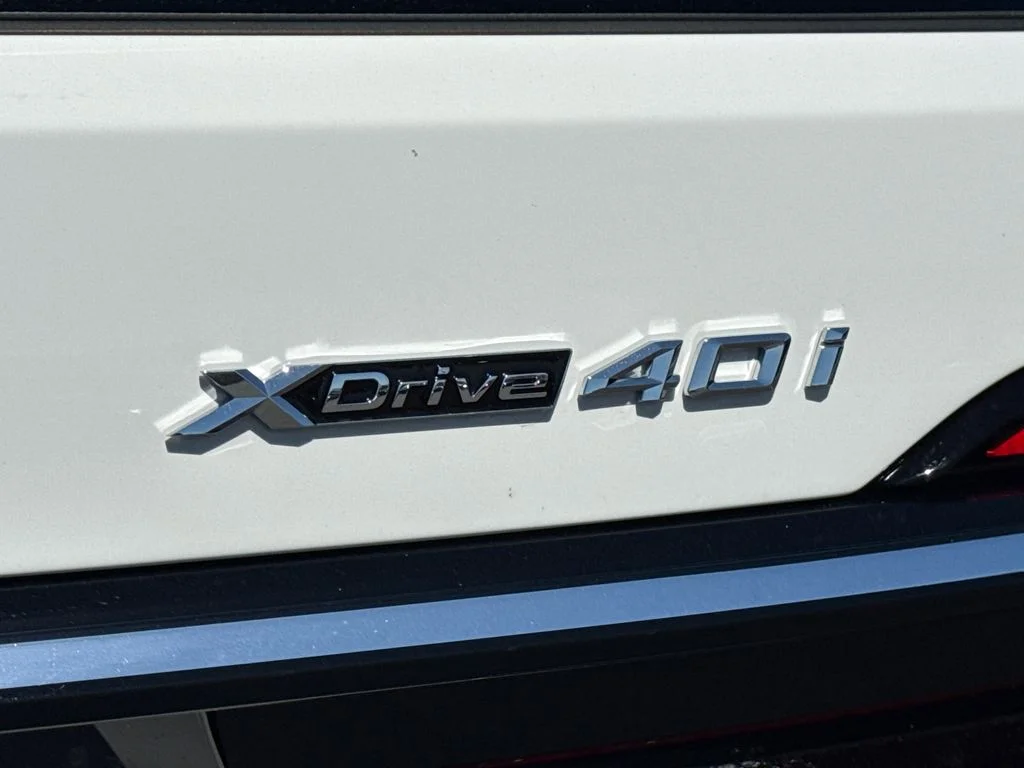 New 2026 White BMW xDrive40i image 10