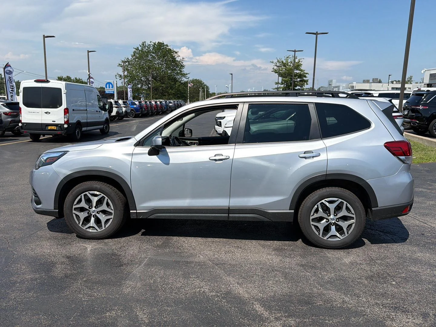 Used 2023 Ice Silver Metallic Subaru Premium image 6