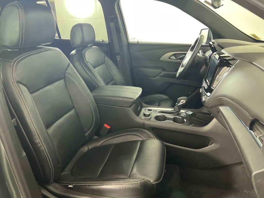 Used 2023 Silver Sage Chevrolet LT image 24