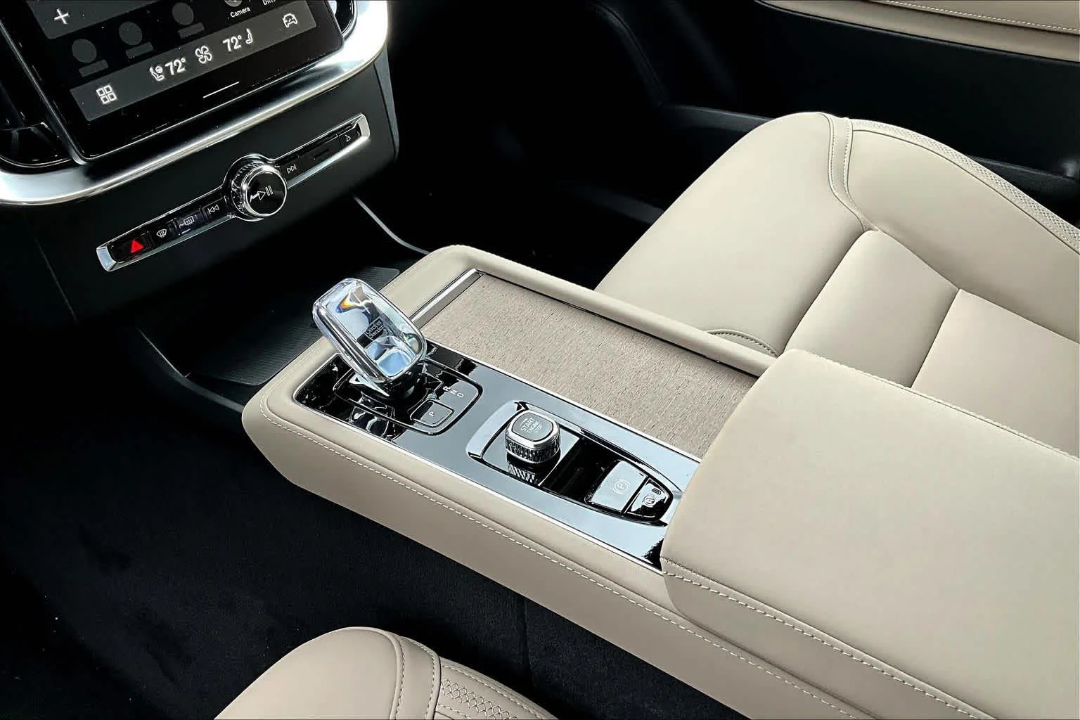 New 2026 Vapour Grey Volvo Plus image 10