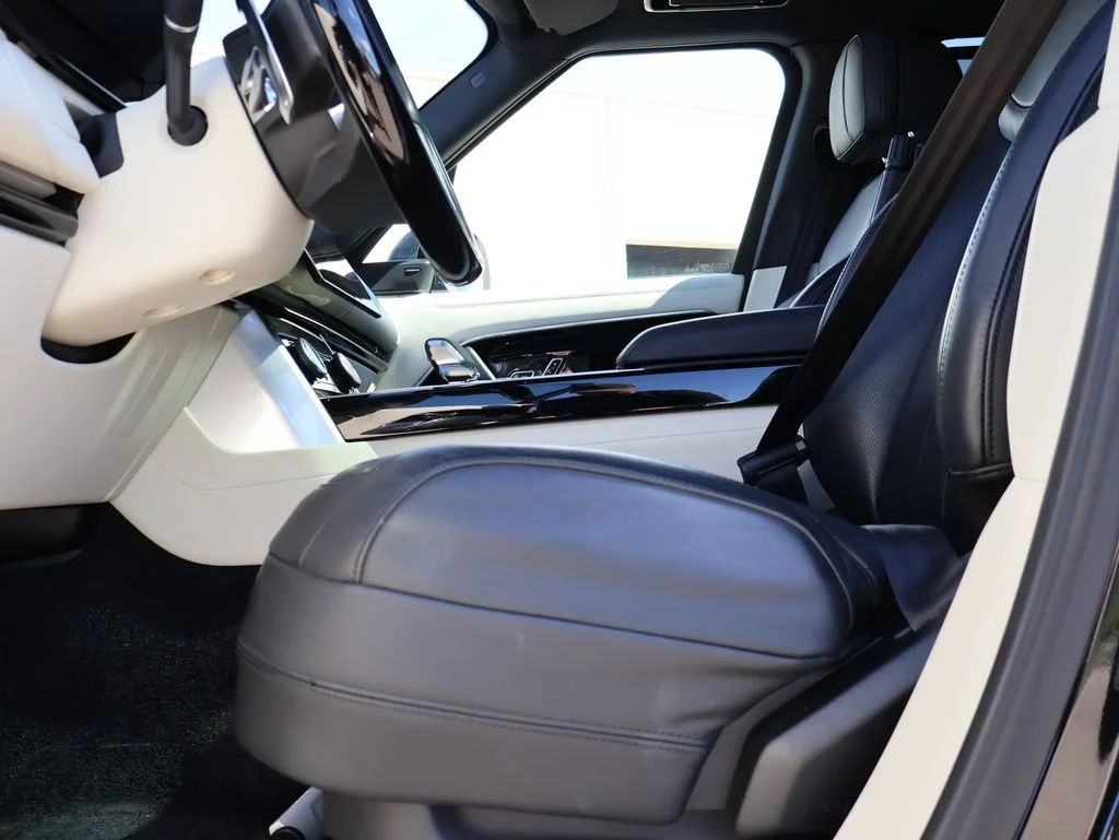Used 2023  Land Rover SE image 39