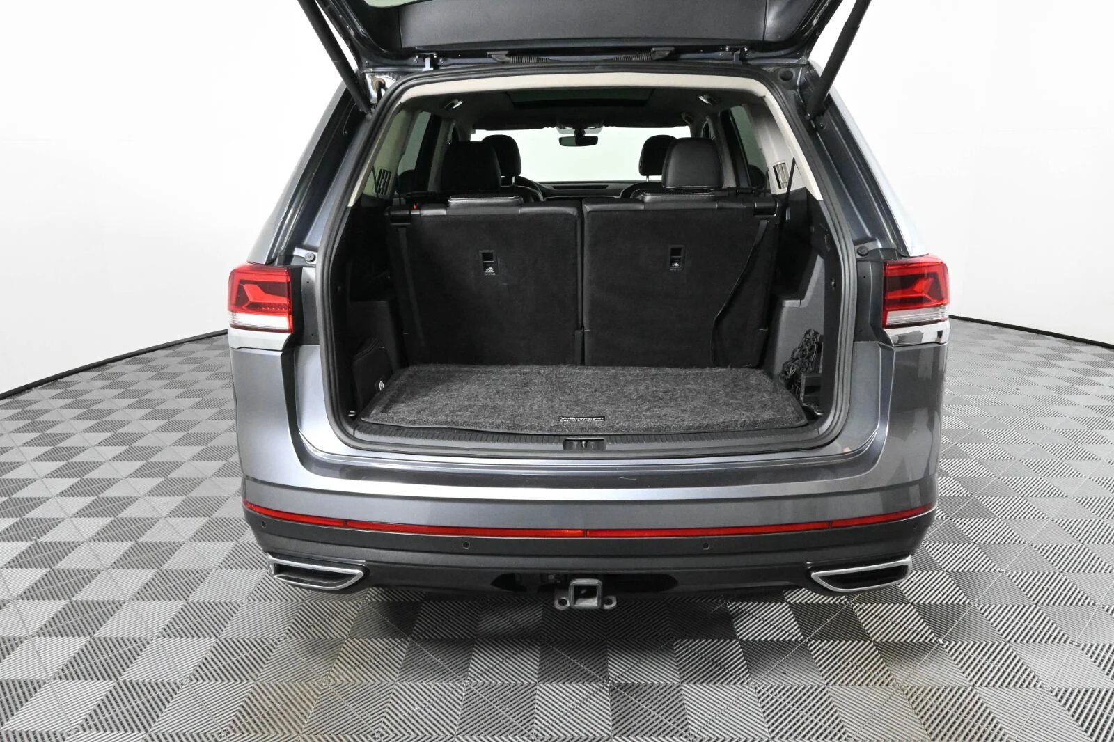 Certified Used 2023 Platinum Gray Metallic Volkswagen 3.6L V6 SE w/Technology image 9