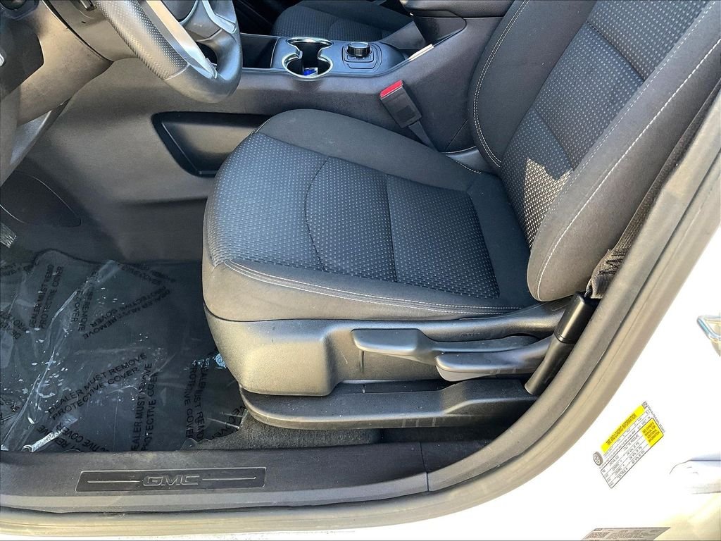 Used 2024 White GMC SLE image 33