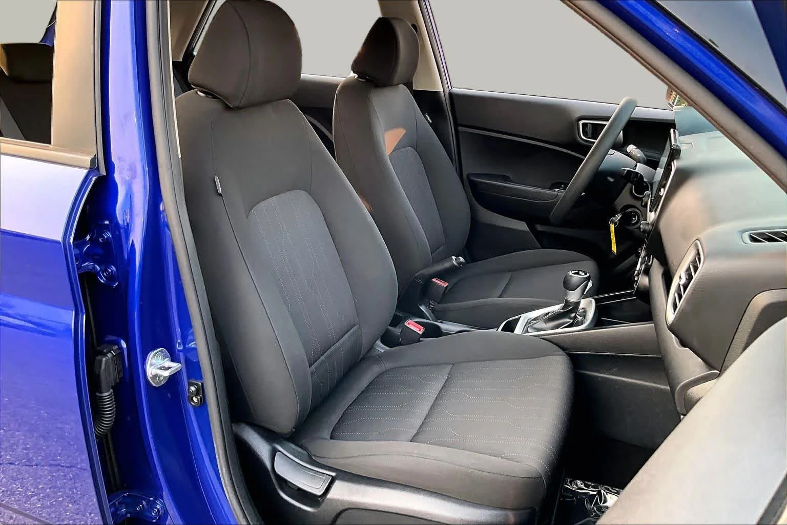 Used 2022 Intense Blue Hyundai SE image 9