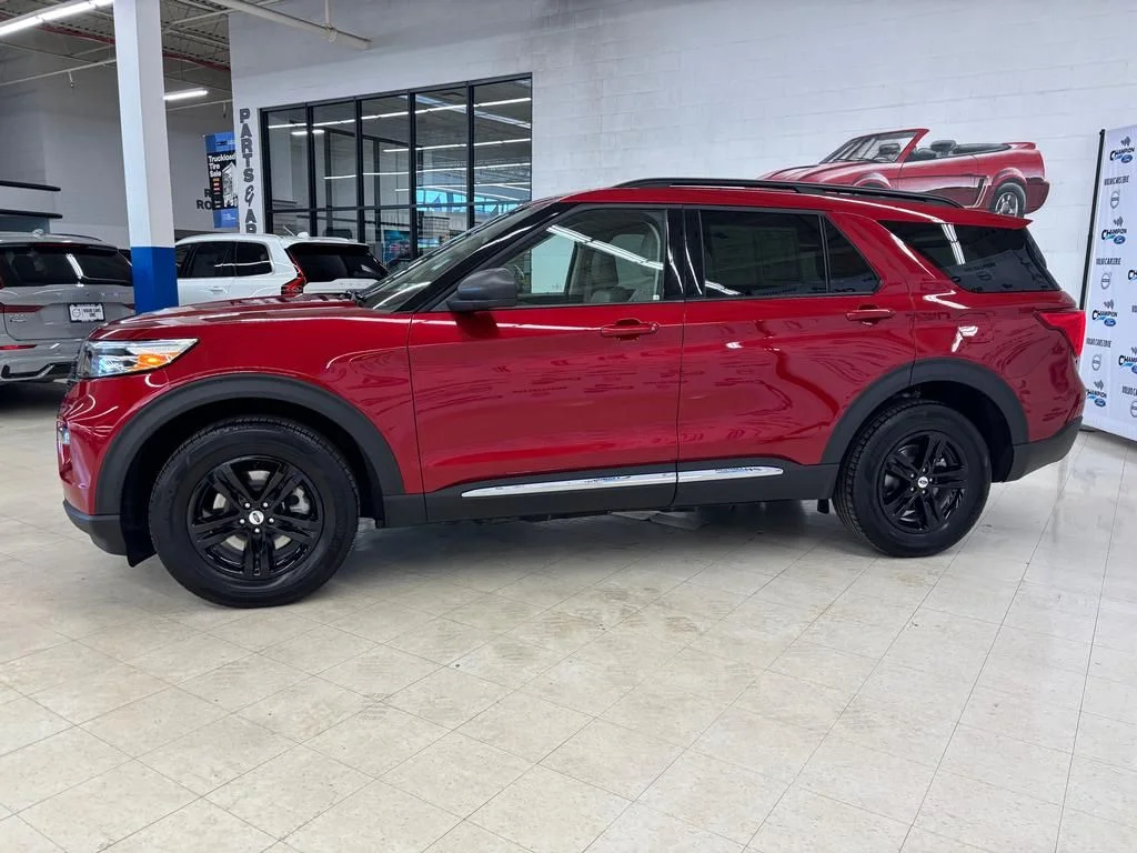 Certified Used 2023 Rapid Red Metallic Tinted Clearcoat Ford XLT image 4