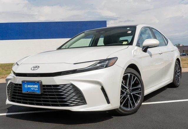 Used 2025 Pearl Toyota XLE image 1