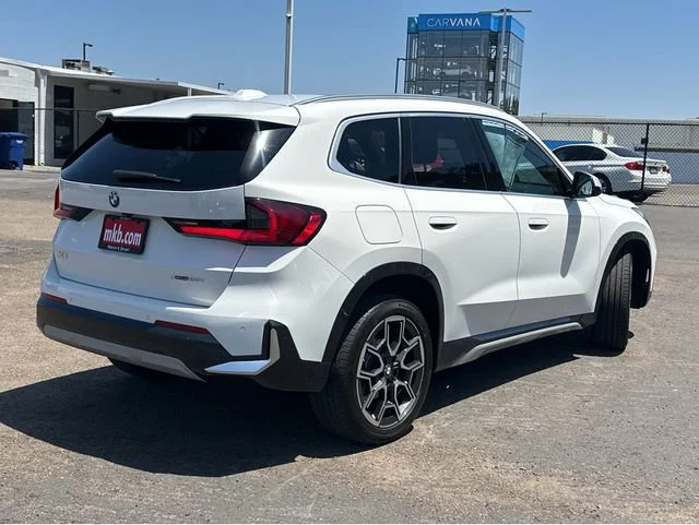 Used 2023 White BMW xDrive28i image 11
