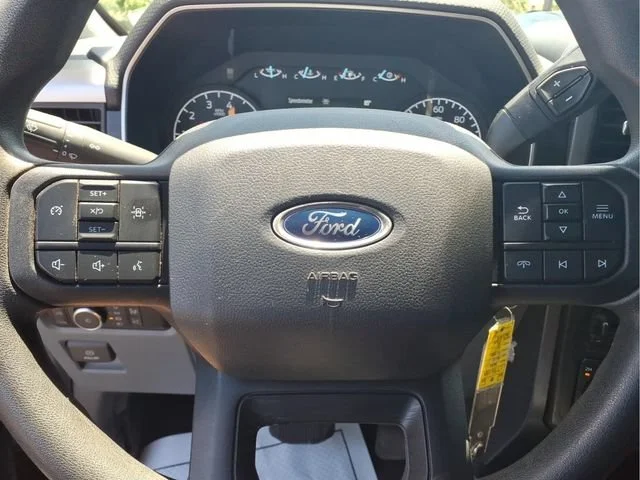Used 2021  Ford XL image 13
