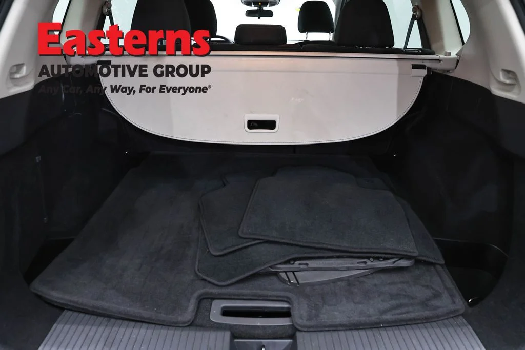 Used 2023 Gray Nissan S image 9