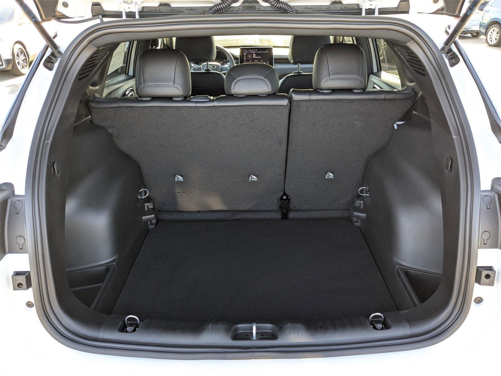 New 2026 Bright White Clear-Coat Exterior Paint Jeep Latitude Altitude image 28