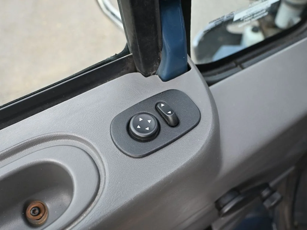 Used 2013 Blue International Series 4400 image 27
