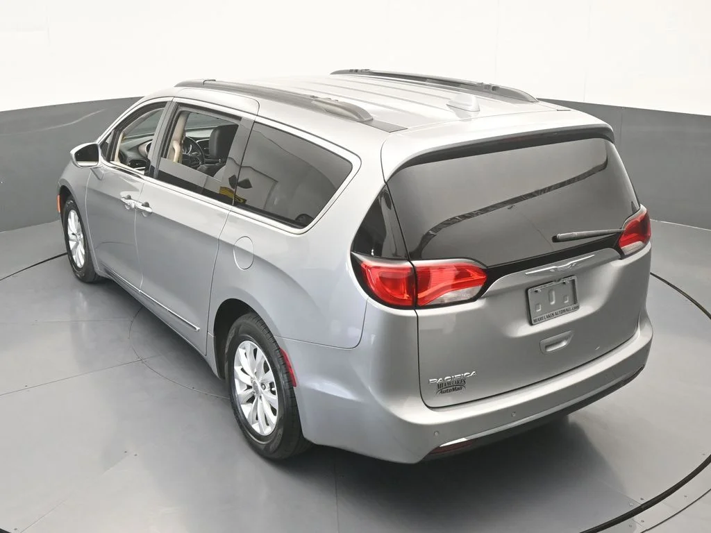 Used 2017 Billet Silver Metallic Clearcoat Chrysler Touring L image 49