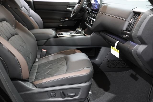 New 2026 Black Nissan Platinum image 17