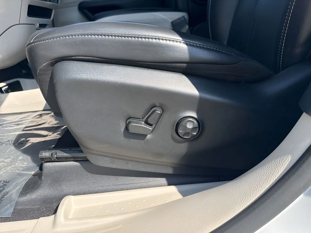 Used 2023 White Chrysler Touring L image 10