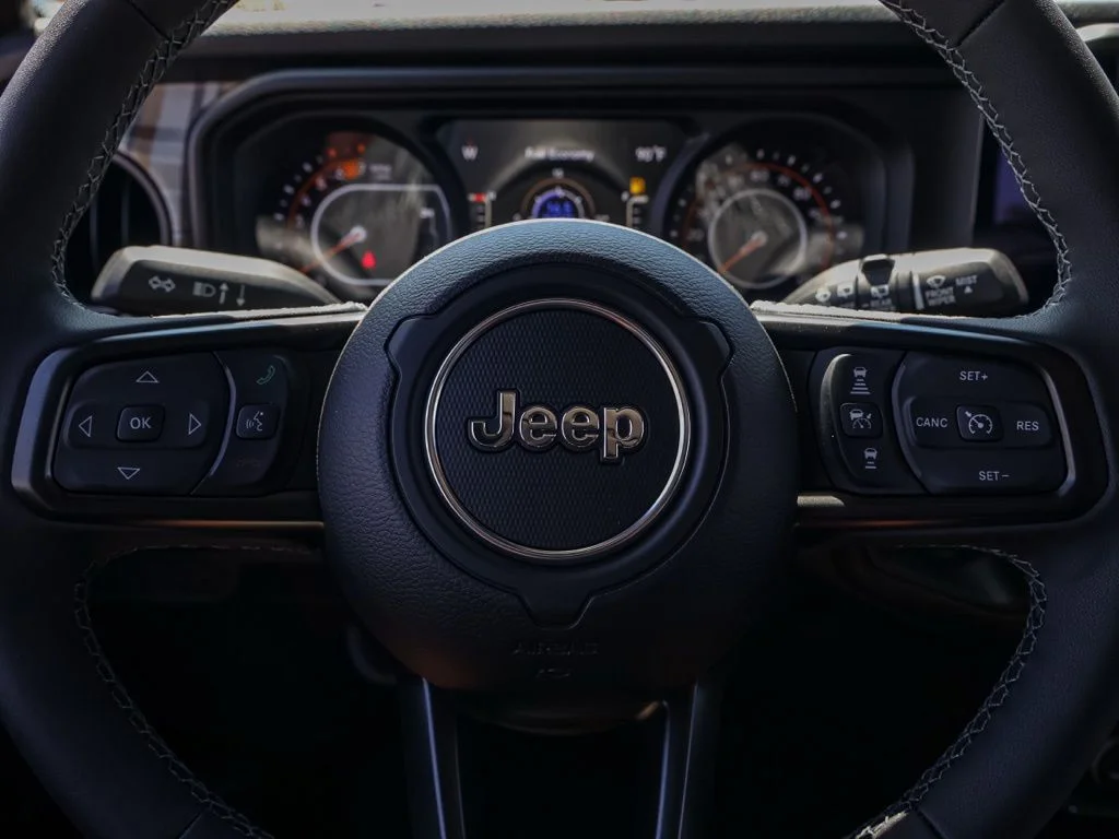 New 2026 Black Clear-Coat Exterior Paint Jeep  image 25