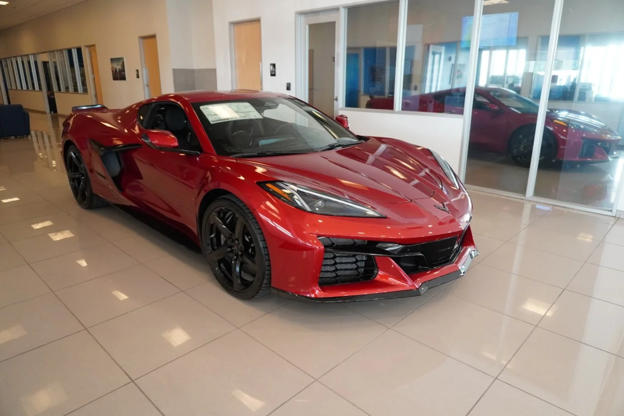 New 2027 Red Mist Metallic Tintcoat Chevrolet 3LT image 3