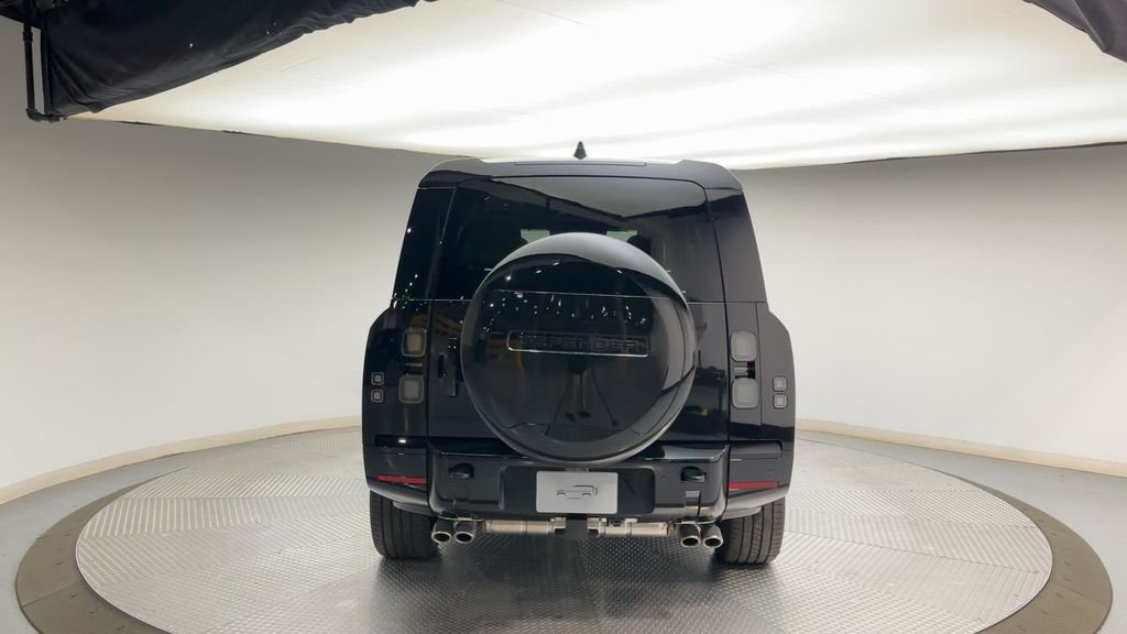 New 2026 Santorini Black Land Rover V8 image 3