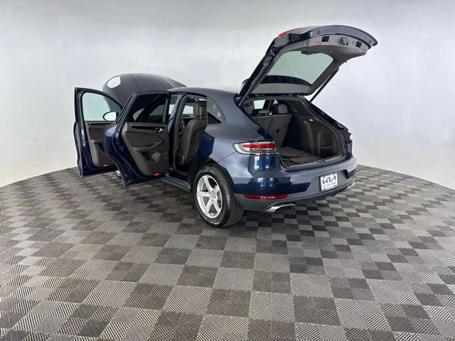Used 2020  Porsche Base image 18