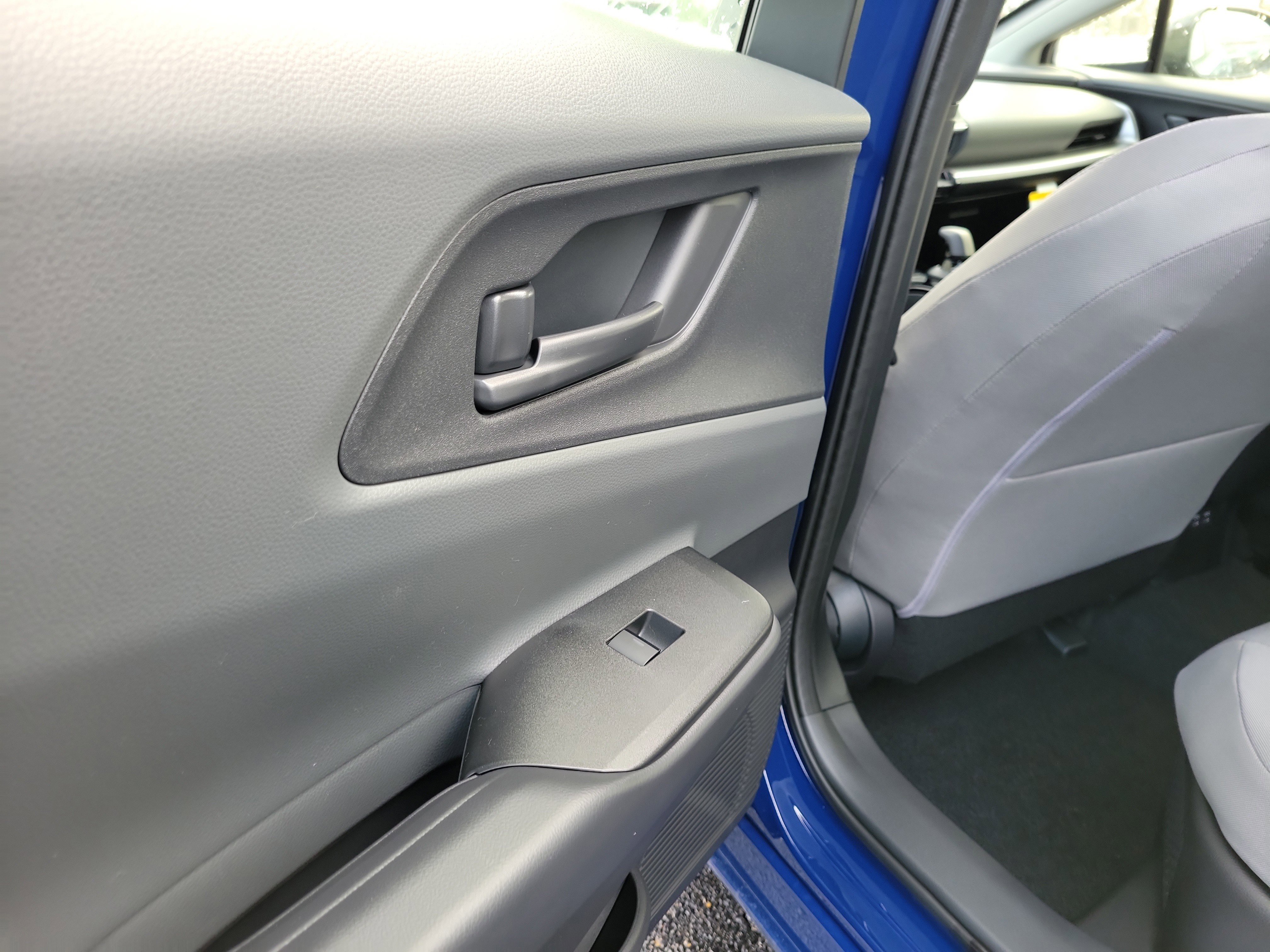 2026 Toyota Prius LE - Photo 13